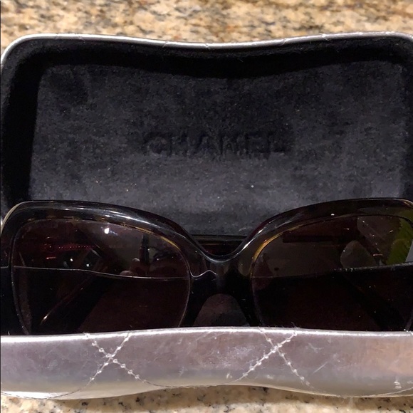 Chanel brown bow design glasses with silver case - Picture 6 of 6